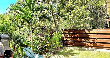 Bungalow 2 bdrms in quiet flowered park 3 min from beach and 5 min from town