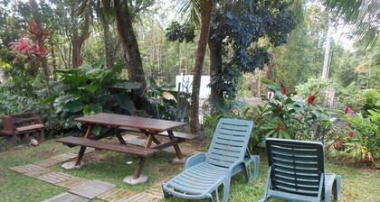Bungalow 2 bdrms in quiet flowered park 3 min from beach and 5 min from town