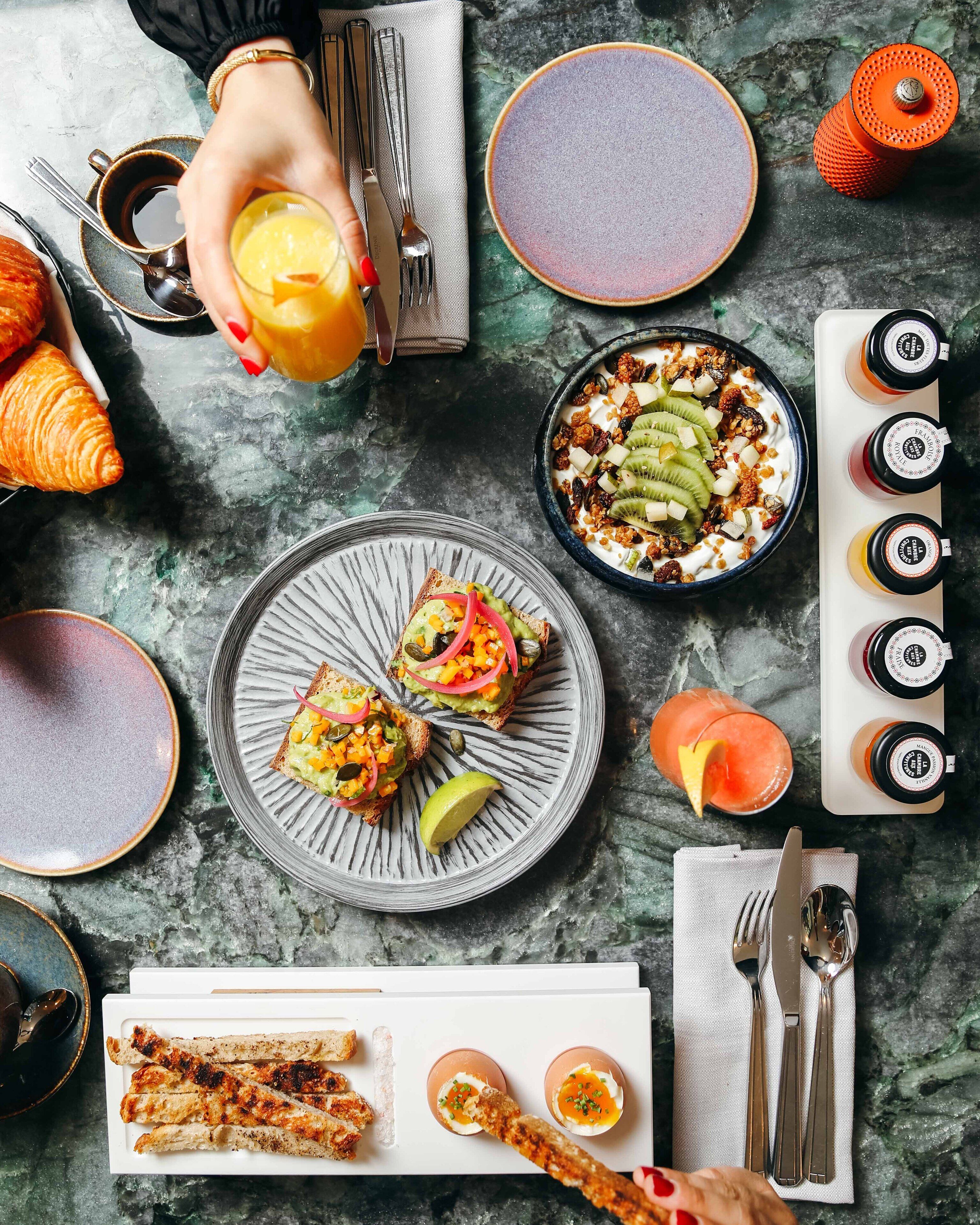 Daily full breakfast (EUR 42 per person)