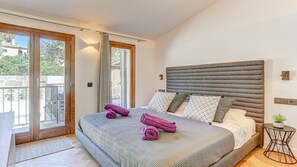 3 bedrooms, in-room safe, iron/ironing board, free WiFi