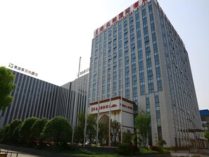 Exterior - Vienna International Hotel Shanghai National Convention And Exhibition Center Huaxu Road (Shanghai)