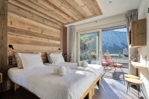 6 Schlafzimmer, Schreibtisch, Bügeleisen/Bügelbrett, Bettwäsche