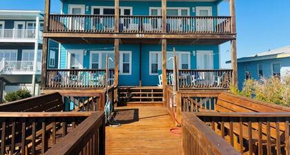 Turtley Paradise West 3 Bedroom Home by RedAwning