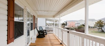 Holden Pattern - PET FRIENDLY with Heated POOL!!