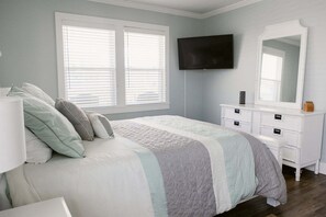 4 bedrooms, iron/ironing board, travel cot, WiFi - Discover coastal charm at Holden Pattern, a spacious 4BR home in Holden Beach. (Holden Beach)