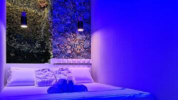 Mini Mini Double Room con baño compartido | Iron/ironing board, free WiFi, bed sheets