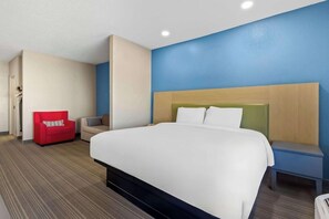 Iron/ironing board - Sonesta Essential IAH Airport JFK Boulevard (Houston)