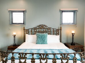 2 habitaciones, escritorio, tabla de planchar con plancha y wifi gratis 