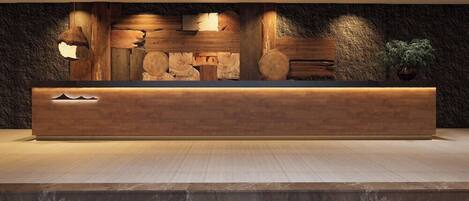 Una recepción con detalles de madera, un fondo de pared de piedra y una planta en maceta a la derecha.