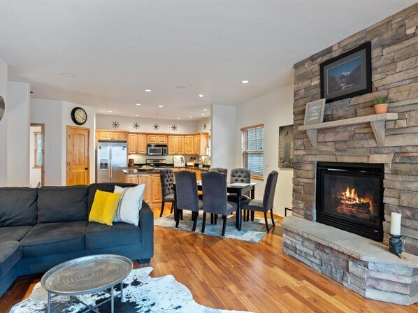 TV, fireplace