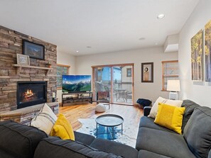 TV, fireplace