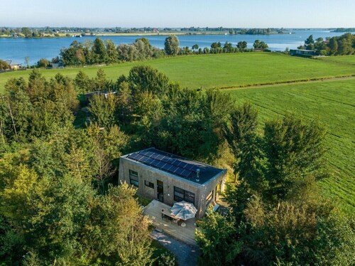 Nature lodge Ljip, Akkrum - sleeps 6 by the water
