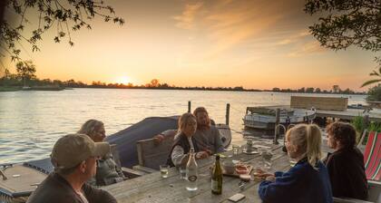 Ljip Wasser Lodge ist ein besonderes Ferienhaus am Wasser für 2-6 Personen.