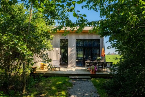 Waterside holiday home. Centrally situated in Friesland