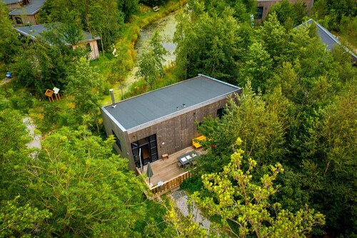 Waterside holiday home. Centrally situated in Friesland