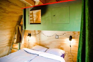 2 bedrooms, desk, free WiFi, bed sheets