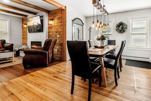 Dining - Walk To Town, Hottub, Firepit, Games, Mt Snow (Wilmington)