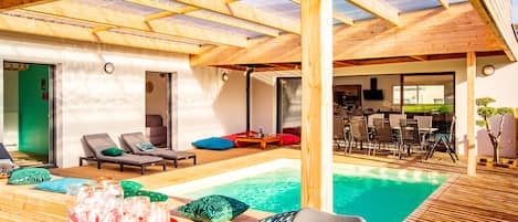 屋外プール、温水プール