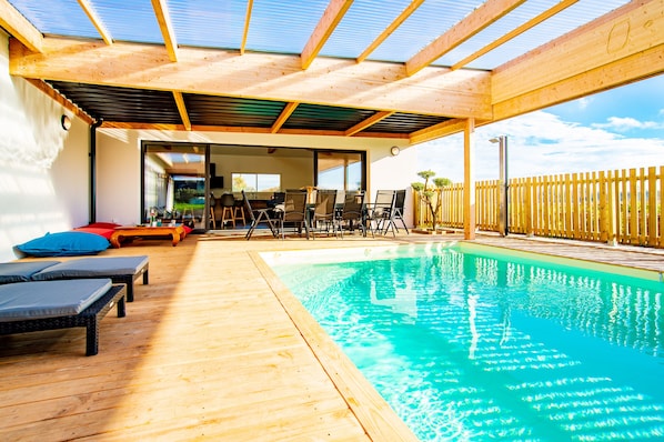 Outdoor pool, a heated pool - Villa Dré Avec Piscine 15 Personnes Sur La Côte (st alban)