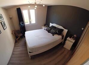 3 bedrooms, desk, iron/ironing board, travel cot