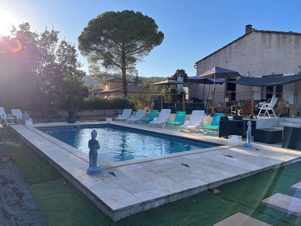 Outdoor pool - VILLA L'HERMITAGE (gareoult)