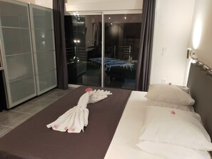 5 chambres, coffres-forts dans les chambres, fer et planche à repasser