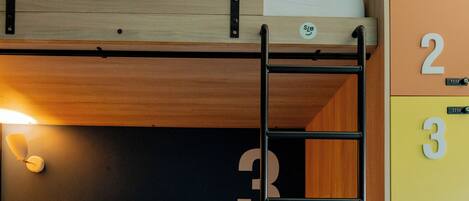 Desk, laptop workspace, soundproofing, free WiFi
