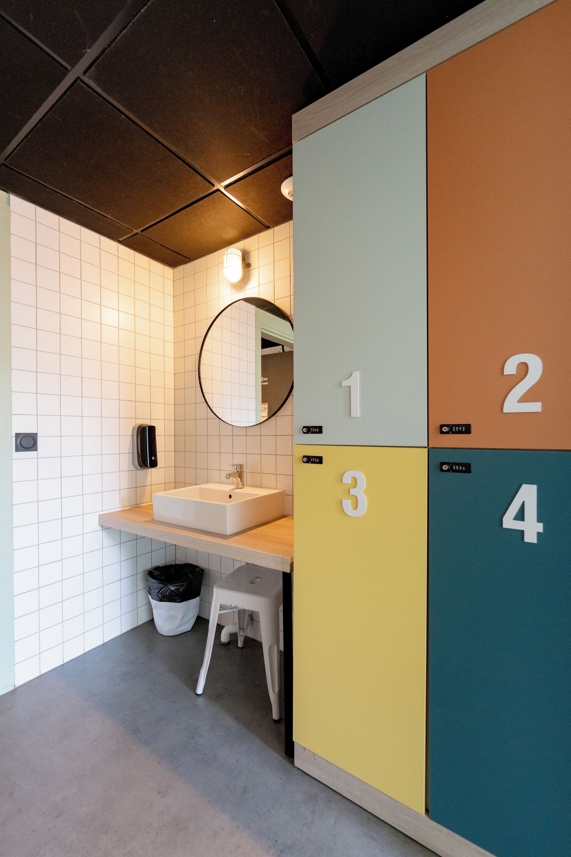 Bureau, espace de travail pour ordinateur portable