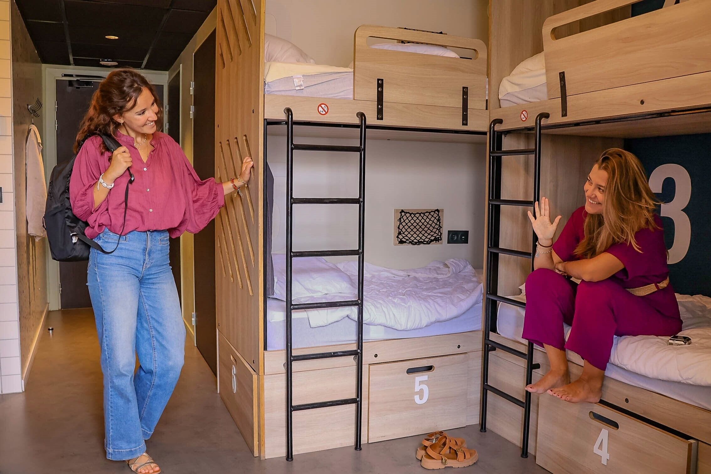 Individually furnished, soundproofing, free WiFi, bed sheets