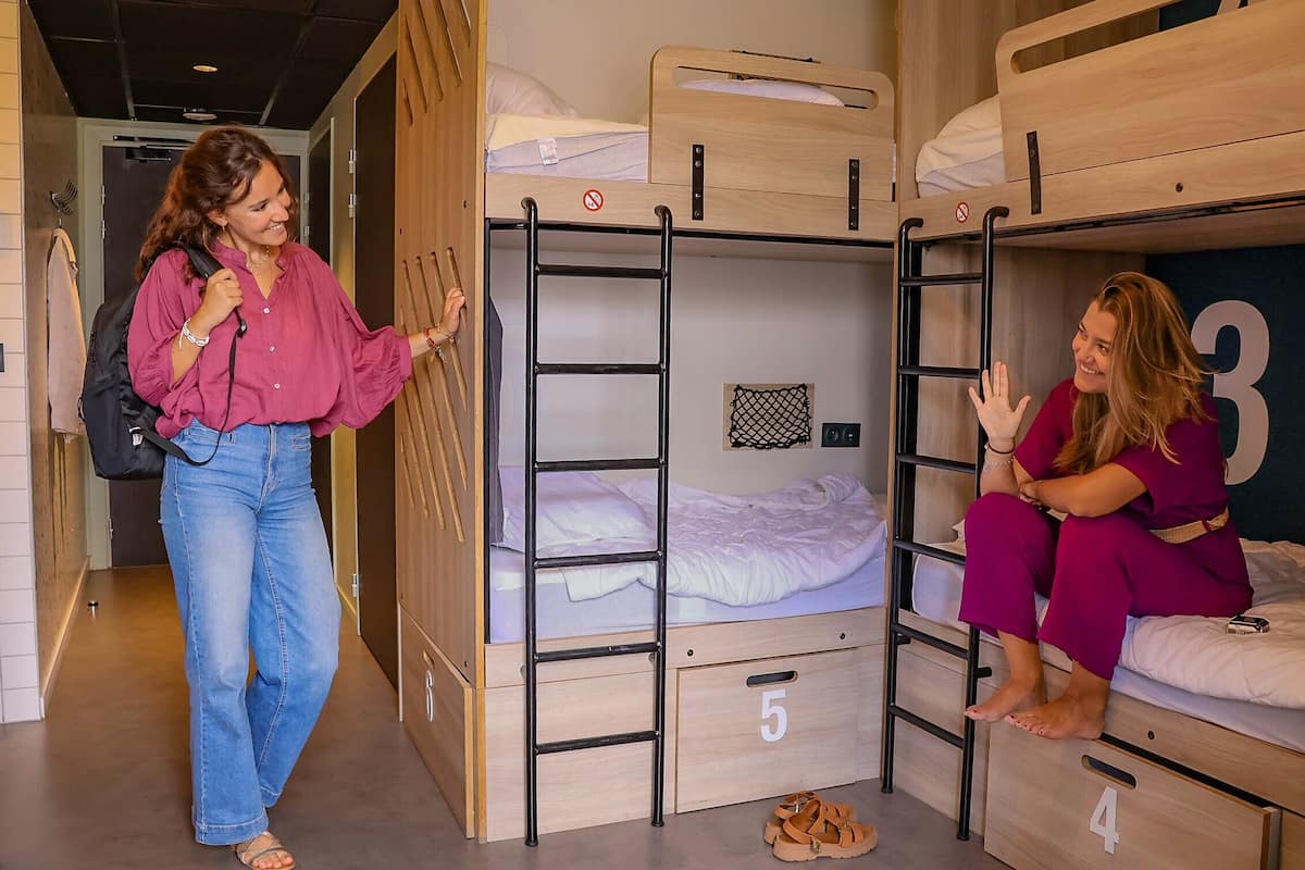 Individually furnished, soundproofing, free WiFi, bed sheets