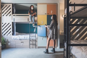 Individually furnished, soundproofing, free WiFi, bed sheets