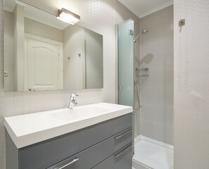 Shower, towels - ARRAUN - Basque Stay (San Sebastián/Donostia)