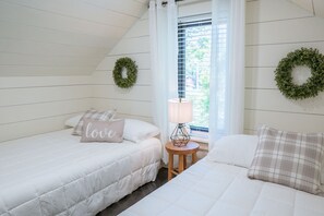 4 bedrooms, WiFi, bed sheets