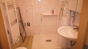 Doccia, asciugacapelli, asciugamani, sapone