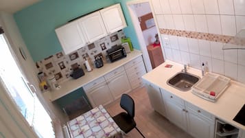 Refrigerador, microondas, parrilla de estufa y lavavajillas