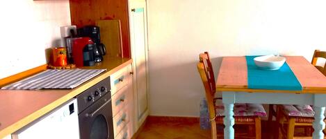 Réfrigérateur, four, plaque de cuisson, lave-vaisselle