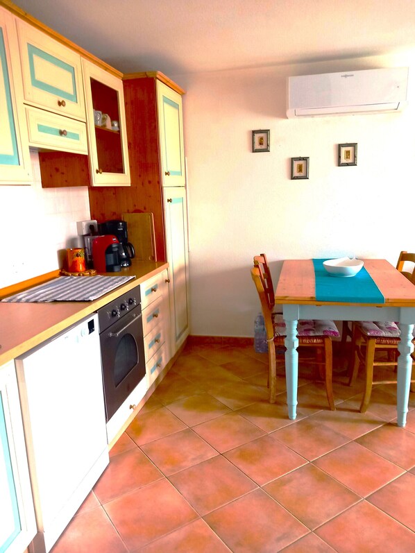 Kühlschrank, Ofen, Herdplatte, Geschirrspüler