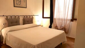 2 bedrooms, iron/ironing board, travel crib, free WiFi