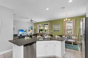 House (6 Bedrooms) | Interior