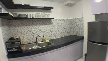 Fridge, oven, stovetop