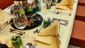 Frühstück und Abendessen