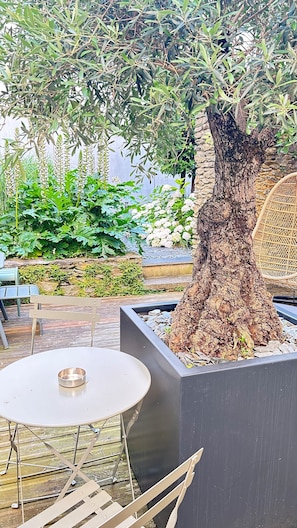 Terrace/patio - Hôtel et Apparts Marin (Laval)