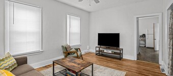 Comfort 1 BR Home 5min to DT Moline + Fully Fenced