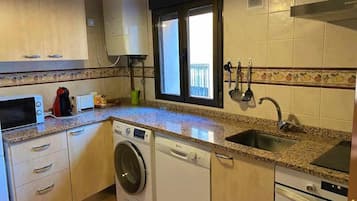 Refrigerador, microondas, horno, lavavajillas