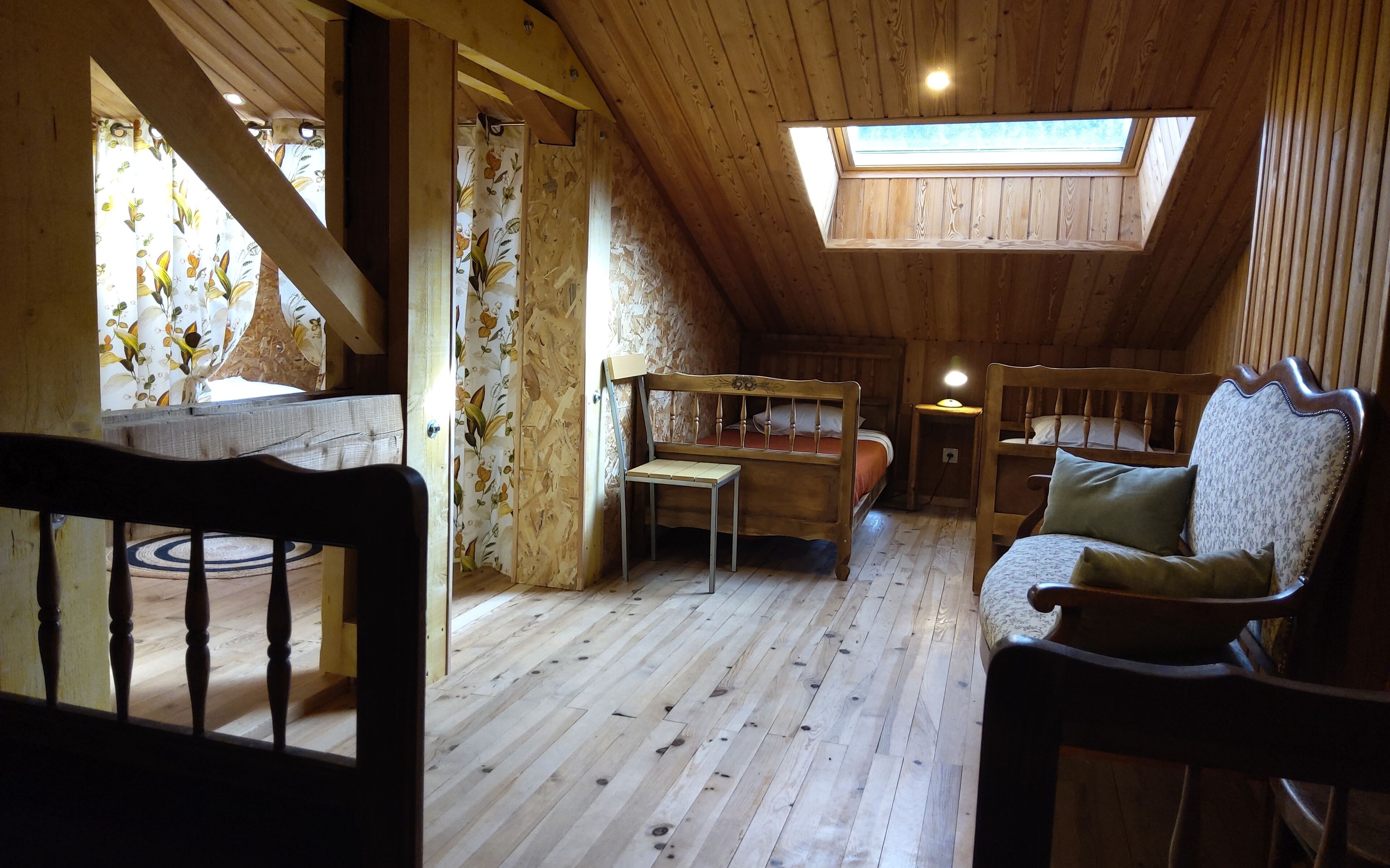 4 bedrooms, desk, iron/ironing board, free WiFi