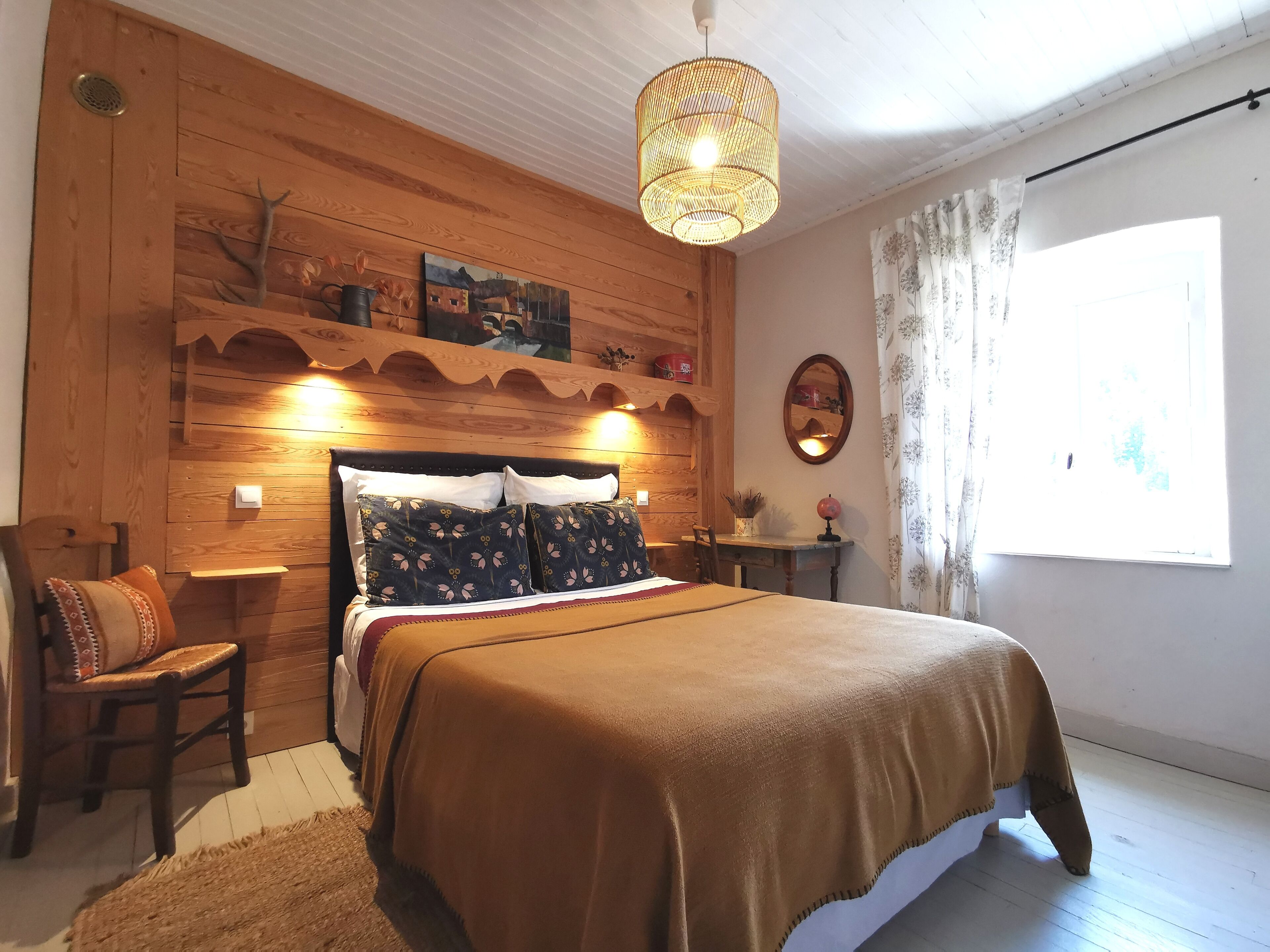 5 Schlafzimmer, Schreibtisch, Bügeleisen/Bügelbrett, kostenloses WLAN