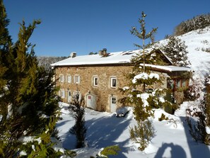 Exterior - The house under the stars (Sembadel)