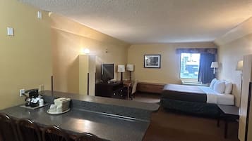 Comfort Suite | 1 bedroom, premium bedding, Select Comfort beds, desk