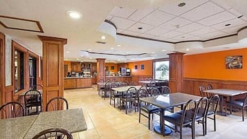 Free daily continental breakfast