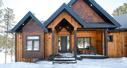 5 En Suites for all Bedrooms! , 3720 Sq. Ft., Hot Tub, Fully Custom! Clubouse